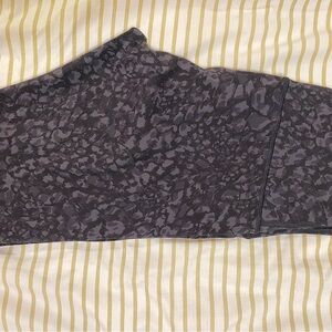 Lululemon Black and Gray Patterned Leggings